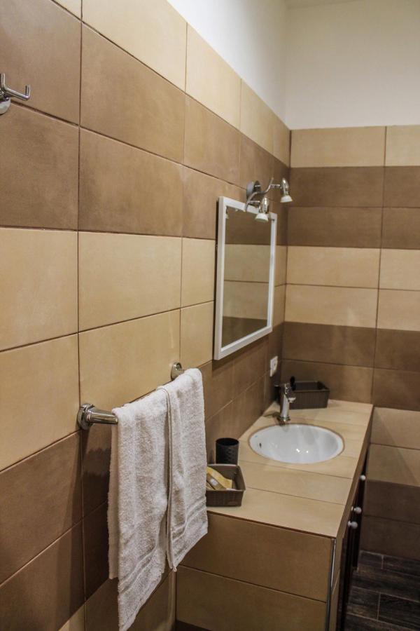 Alexander House Hotel Palermo Bagian luar foto