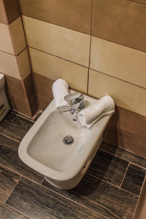 Alexander House Hotel Palermo Bagian luar foto