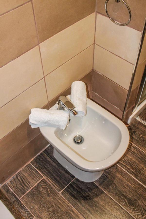 Alexander House Hotel Palermo Bagian luar foto